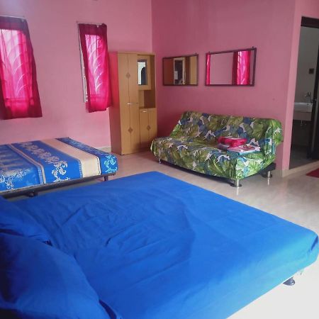 Almira Homestay Jambi Exterior photo